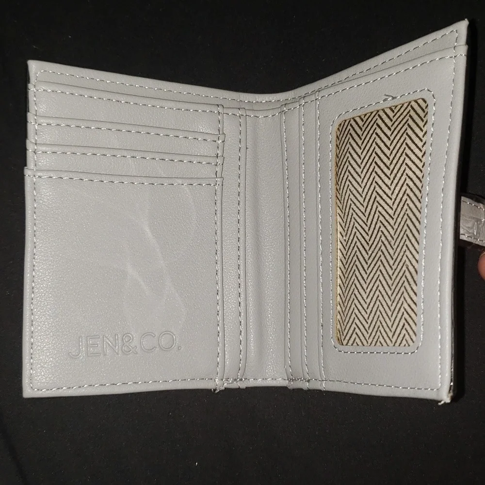 NWT- Jen & Co Folding Wallet. Grey & White Chevron. Model WL2066 - Picture 4 of 7